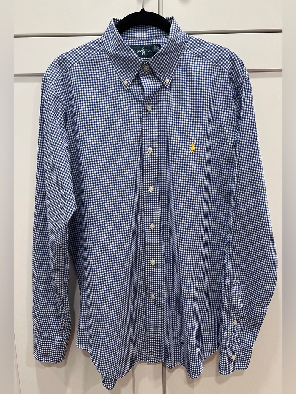 MEN’S POLO RALPH LAUREN LONG SLEEVE BUTTON DOWN SHIRT, SIZE M.
